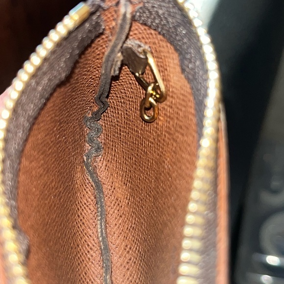 Louis Vuitton key pouch - Picture 6 of 13